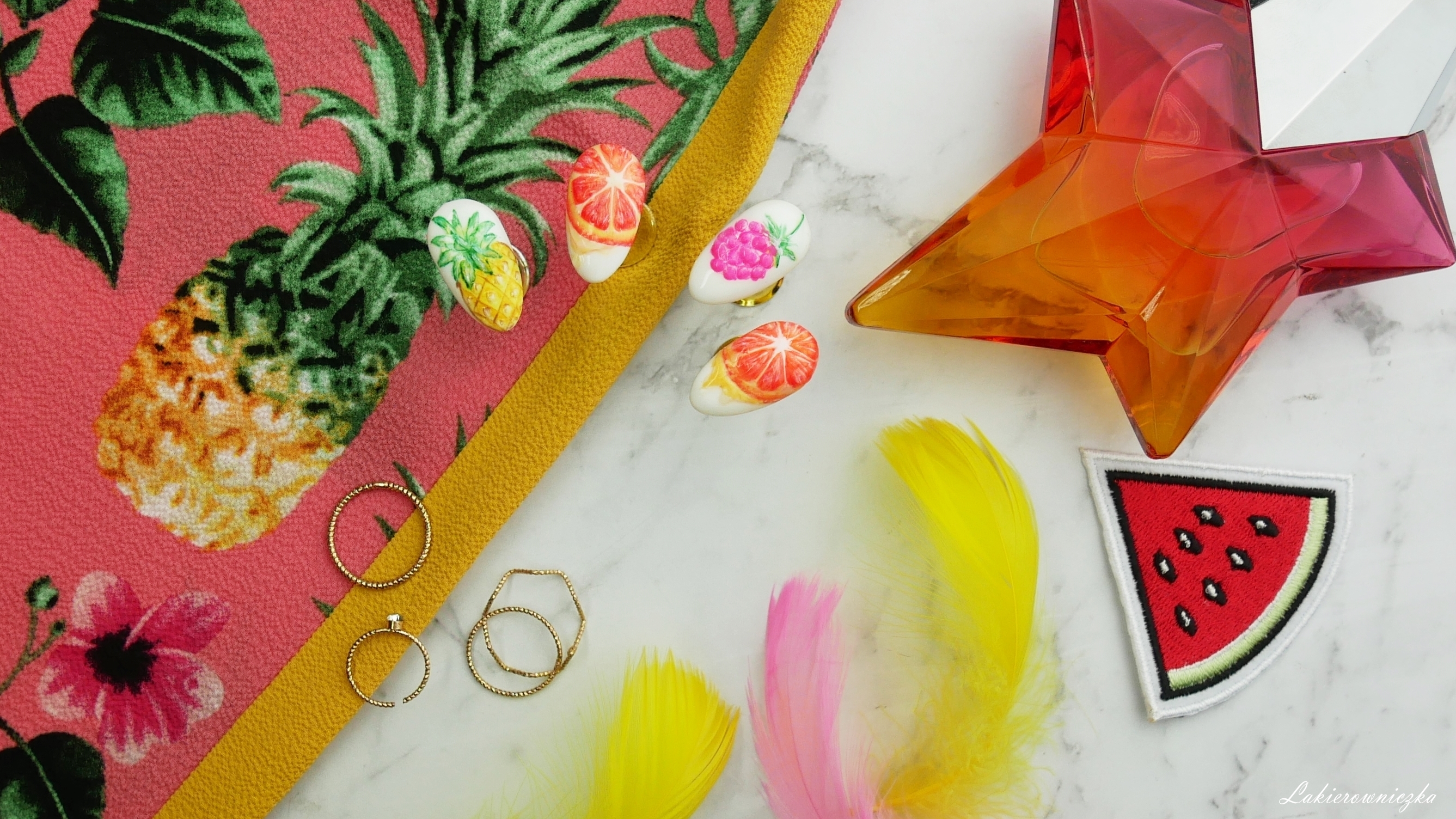 owoce na paznokciach hybrydowych