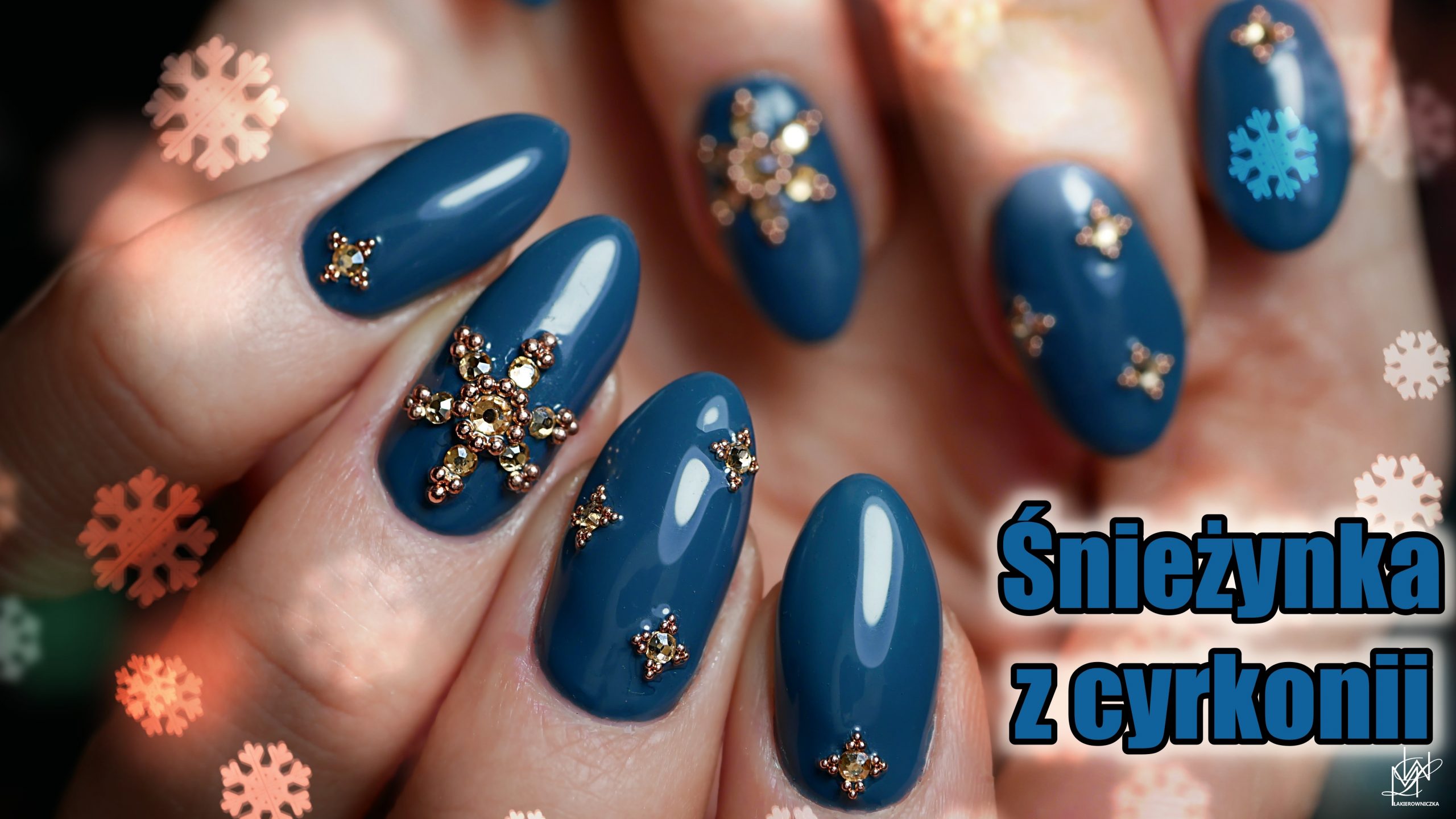 sniezynka-z-cyrkonii-crystal-snowflakes-nails-Lakierowniczka-blue-nails-winter-